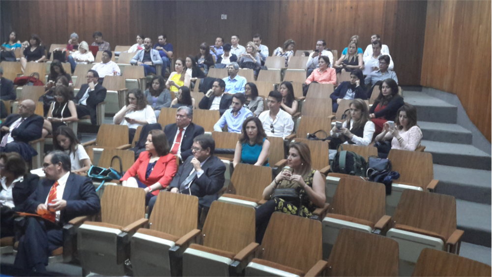 Durante una sesión del Diplomado en Bienes Raices