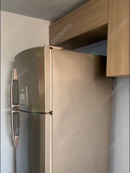 Refrigerador empotrado en la cocina